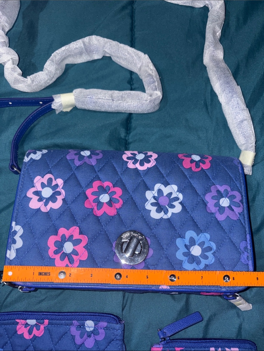 3 Pieces - NWOT Vera Bradley -Quilted Floral Crossbody - Free Unbranded Dust Bag - Picture 2 of 11